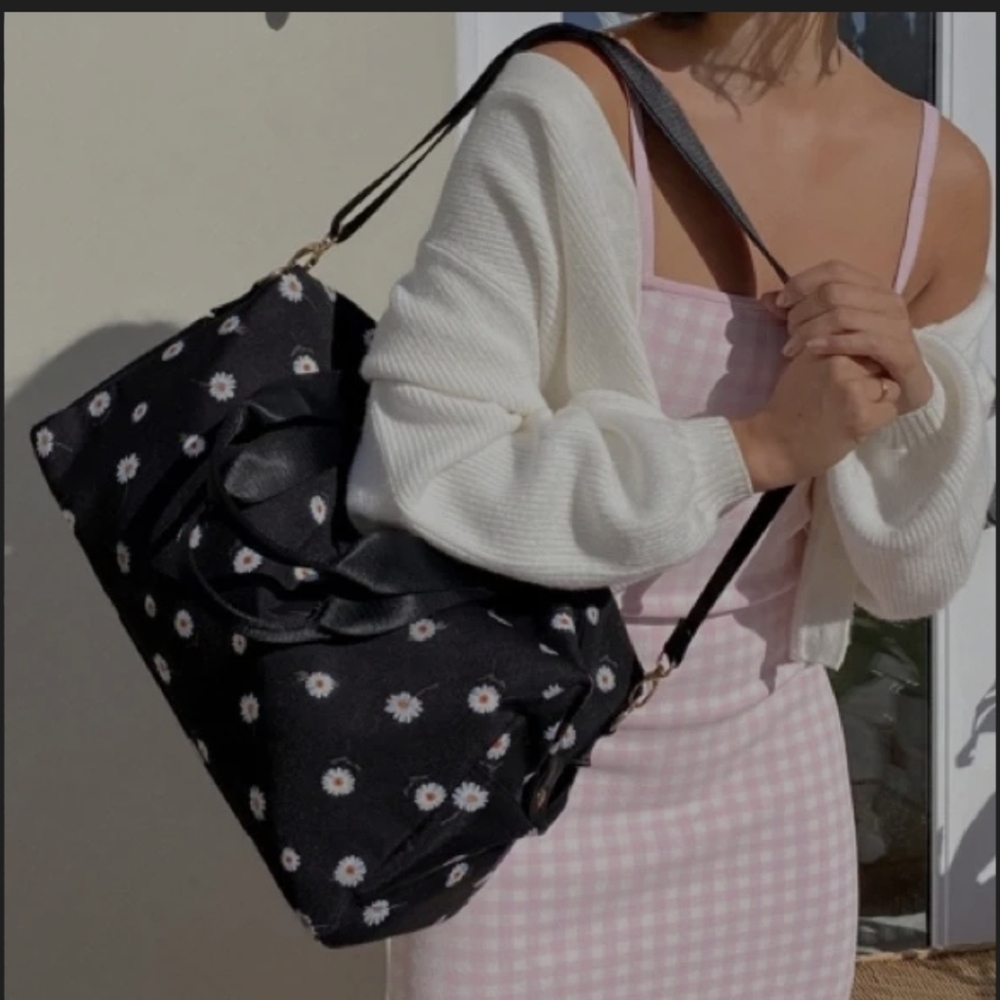 Like New: Daisy Print Alice+Olivia Duffle Bag